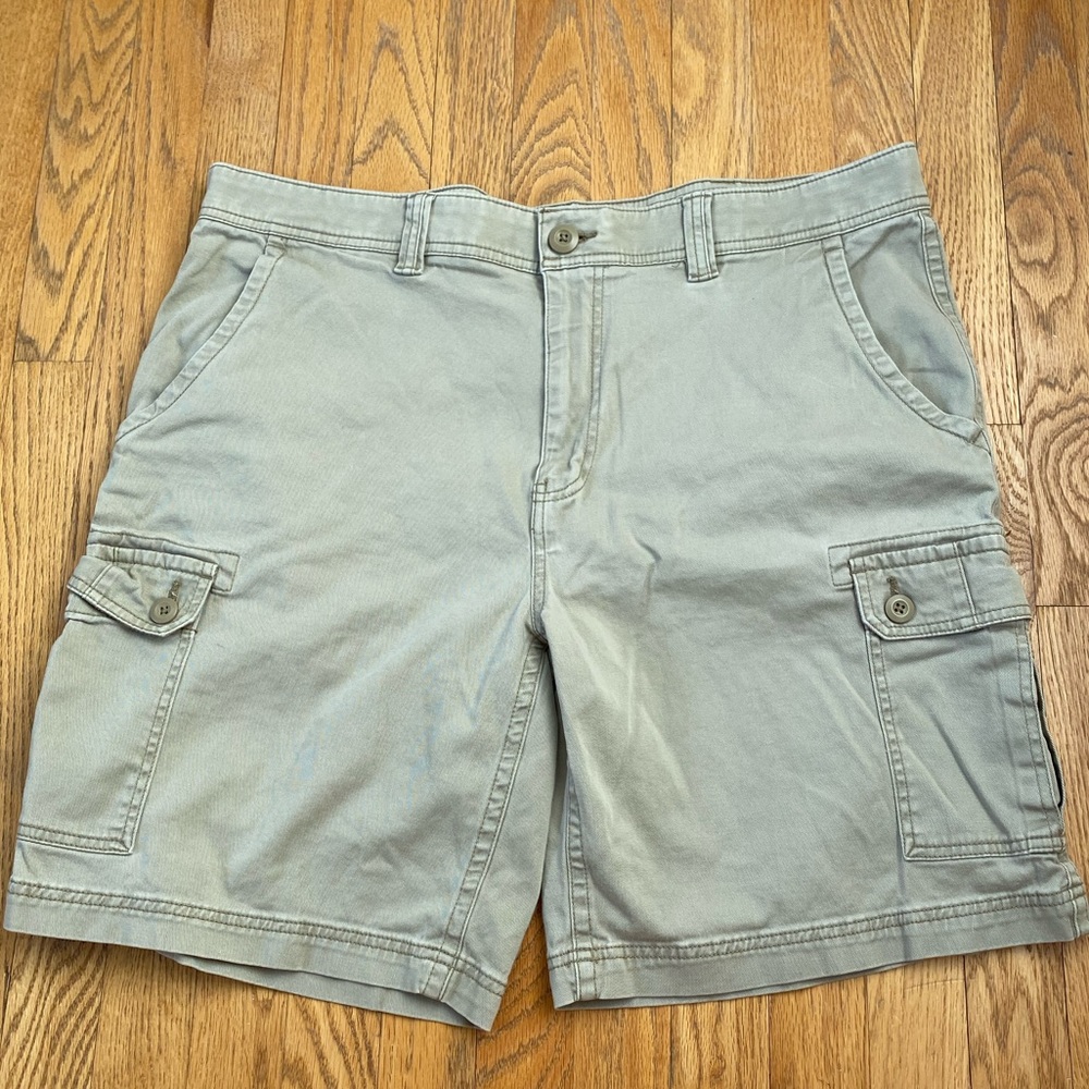 Men’s St.John’s Bay Tan Cargo Shorts